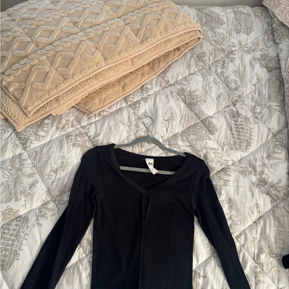 SO Black Long Sleeve V-Neck Top